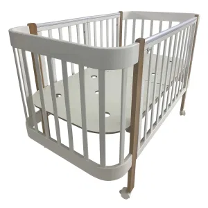 INDIGO Кровать детская Italiano Baby (ложе 70х90 и 70х140, продольный маятник + колеса) массив бер (белый-натуральный) INDIGO Кровать детская Italiano Baby (ложе 70х90 и 70х140, продольный маятник + колеса) массив бер (белый-натуральный)
