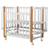 INDIGO Кровать детская Bella (ложе 120х60, закругленные углы, продольный маятник + колеса) массив б (белый-натуральный)